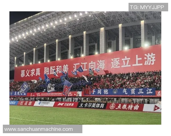 热辣滚烫的“川超”江湖：冯潇霆眼中的烟火气与凉山足球的原始张力